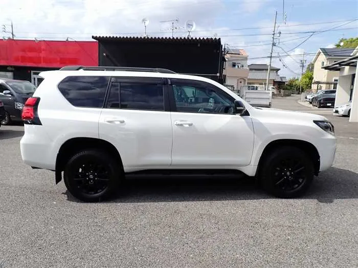 Toyota Land Cruiser Prado TX-L Matte Black Edition 2023 — миниатюра 3