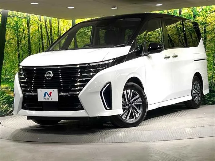 Nissan Serena 2023 — фото 1, купить с доставкой в Москву
