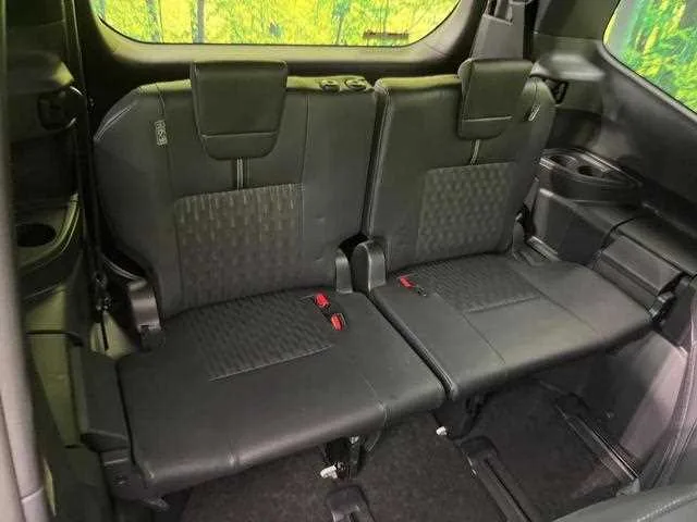 Toyota Noah 2022 — миниатюра 4