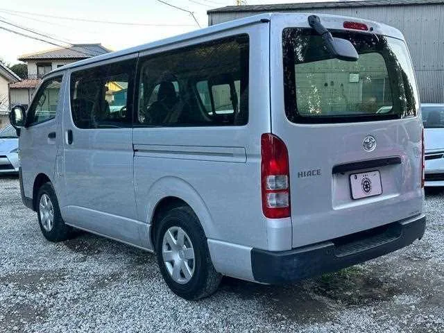 Toyota Hiace Van 2023 — миниатюра 5