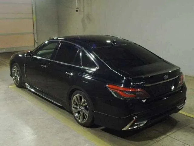 Toyota Crown Hybrid 2022 — миниатюра 2