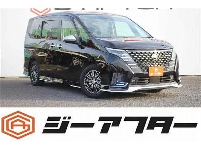 Nissan Serena 2023 — фото 1, купить с доставкой в Москву