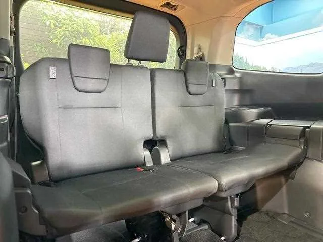 Toyota Noah 2022 — миниатюра 4
