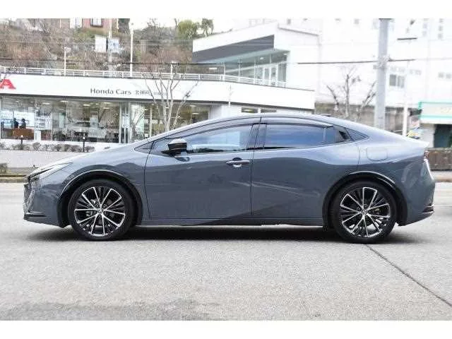Toyota Prius 2023 — миниатюра 2