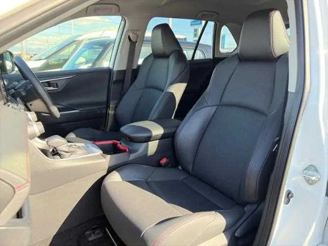 Toyota RAV4 2024 — миниатюра 3