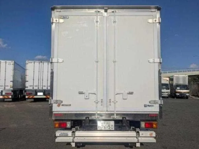 Hino Dutro 2023 — миниатюра 5