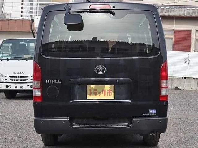 Toyota Hiace Van 2023 — миниатюра 3
