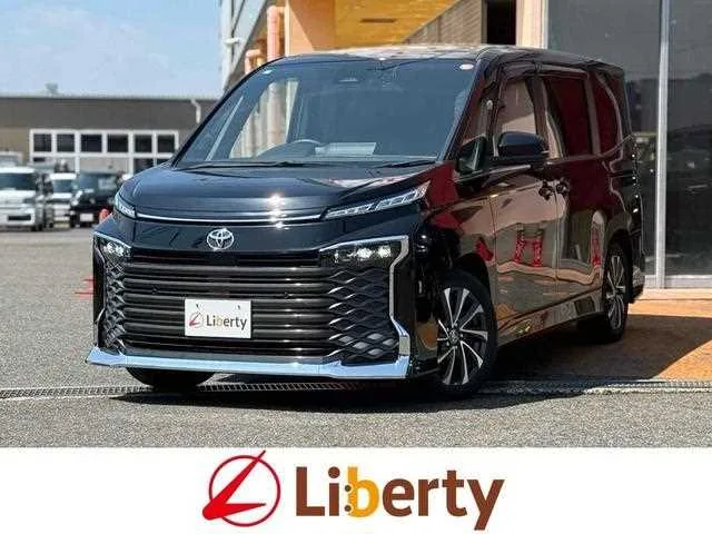 Toyota Voxy 2022 — фото 1, купить с доставкой в Москву