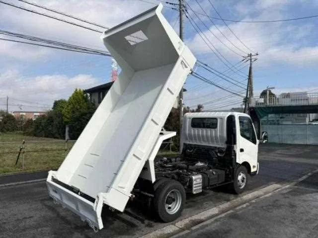 Hino Dutro 2026 — миниатюра 4