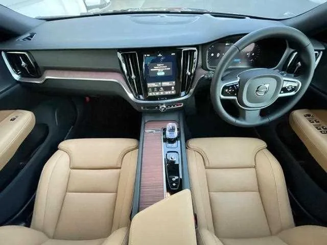 Volvo V60 2025 — миниатюра 2