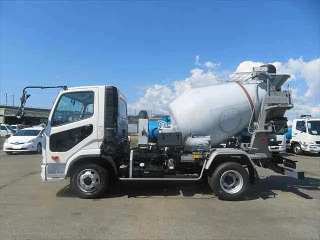 Mitsubishi Fuso Fighter 2026 — миниатюра 3