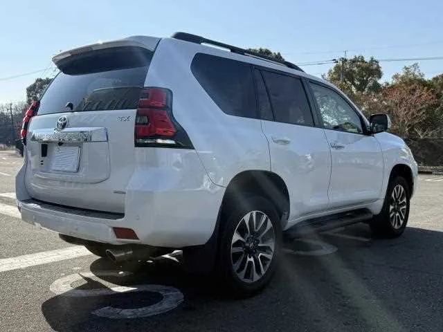 Toyota Land Cruiser Prado 2022 — миниатюра 2