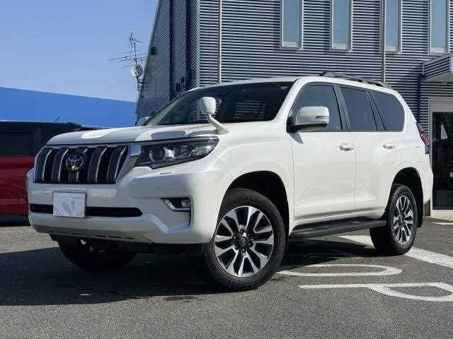 Toyota Land Cruiser Prado 2022 — фото 1, купить с доставкой в Москву