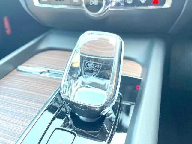 Volvo V60 2023 — миниатюра 3