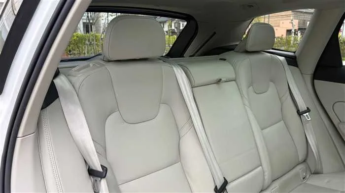 Volvo XC60 T6 AWD 2022 — миниатюра 3