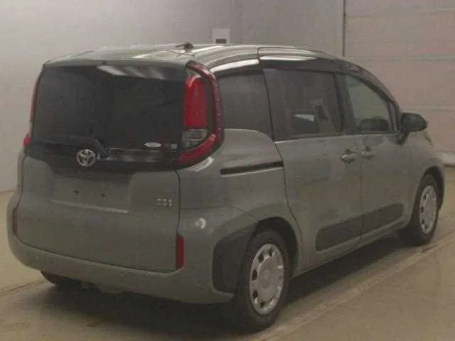 Toyota Sienta 2023 — миниатюра 2