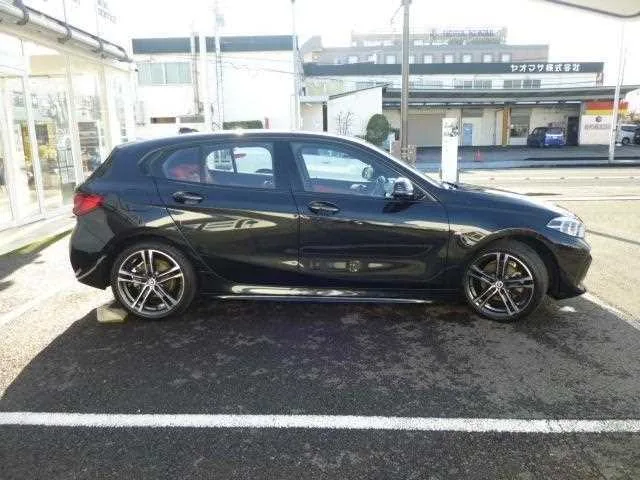 BMW 1 Series 2022 — миниатюра 4