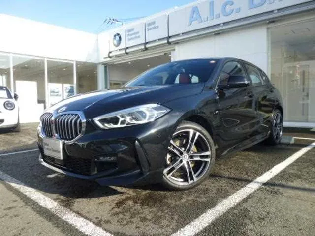BMW 1 Series 2022 — фото 1, купить с доставкой в Москву
