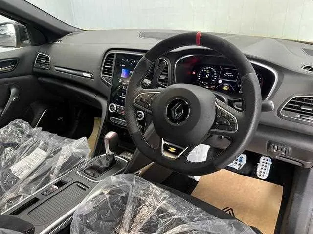 Renault Megane 2024 — миниатюра 2