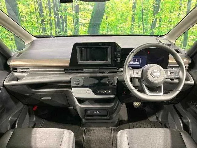 Nissan Serena 2025 — миниатюра 2