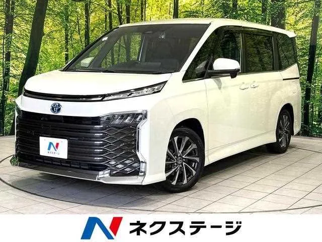 Toyota Voxy 2023 — фото 1, купить с доставкой в Москву