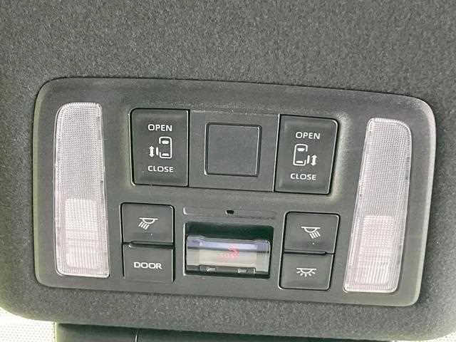 Toyota Voxy 2022 — миниатюра 3