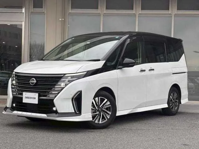 Nissan Serena 2023 — фото 1, купить с доставкой в Москву