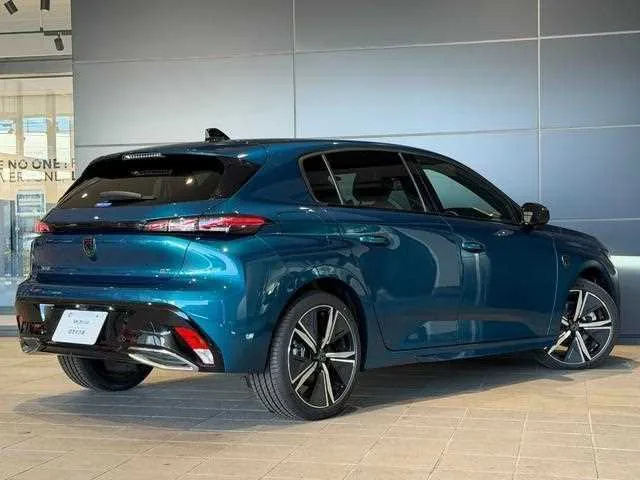 Peugeot 308 2025 — миниатюра 2