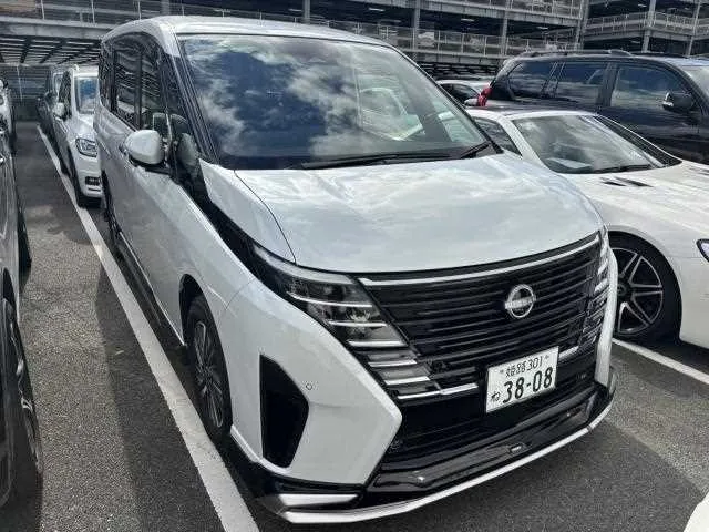 Nissan Serena 2025 — фото 1, купить с доставкой в Москву