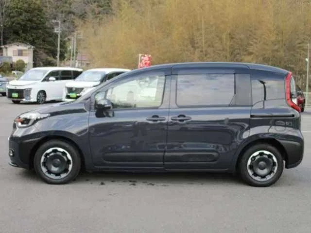 Toyota Sienta 2023 — миниатюра 3