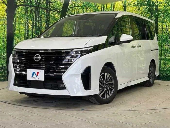 Nissan Serena 2023 — фото 1, купить с доставкой в Москву