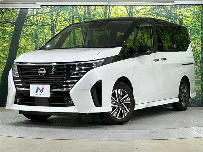 Nissan Serena 2023 — фото 1, купить с доставкой в Москву