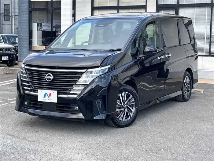 Nissan Serena 2023 — фото 1, купить с доставкой в Москву