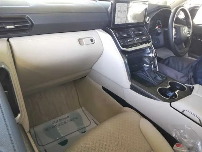 Toyota Land Cruiser ZX *MODELISTA*REAR ENTERTAINMENT*JBL*COOL BOX* 2023 — миниатюра 2