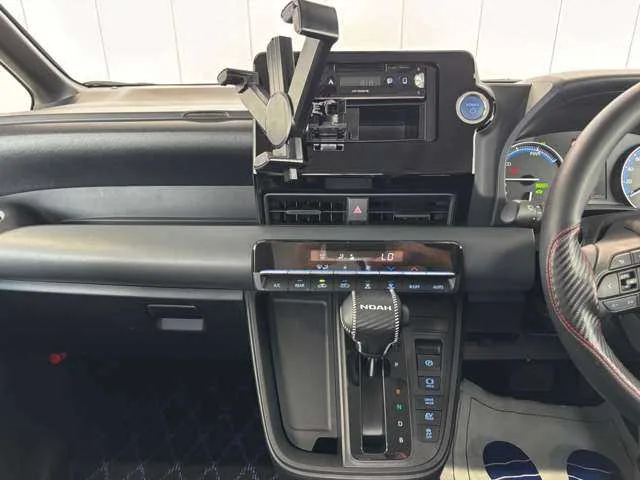 Toyota Noah 2022 — миниатюра 4