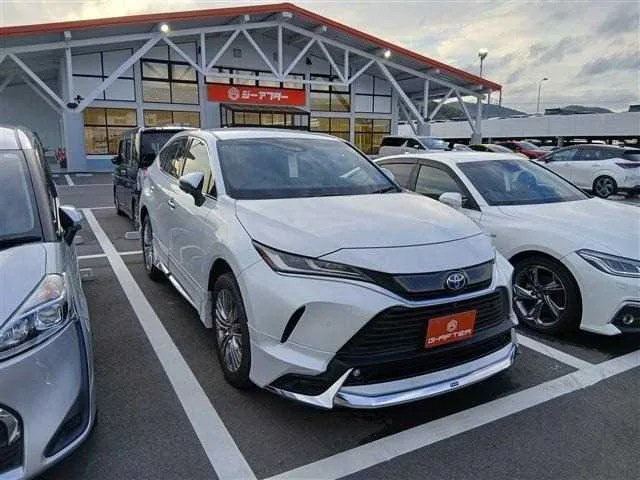 Toyota Harrier 2023 — фото 1, купить с доставкой в Москву