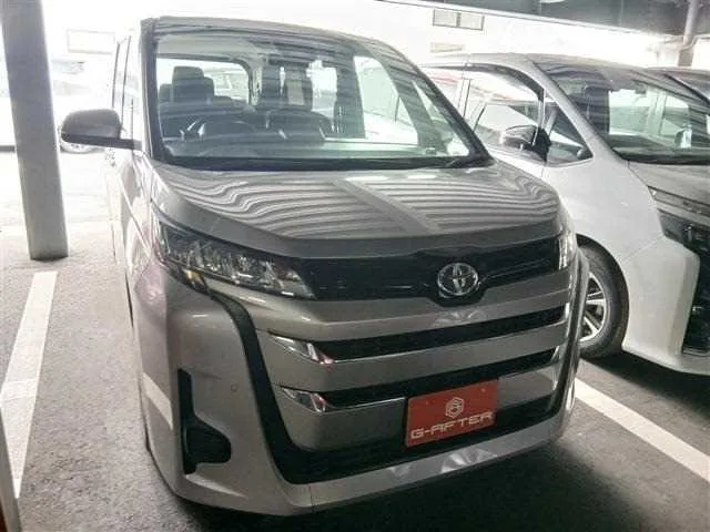 Toyota Noah 2023 — фото 1, купить с доставкой в Москву