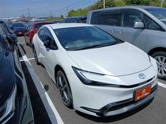 Toyota Prius 2023 — фото 1, купить с доставкой в Москву