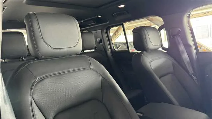 Land Rover Defender 110 X 3.0L D300 2023 — миниатюра 3