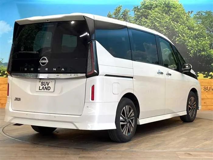 Nissan Serena 2023 — миниатюра 2