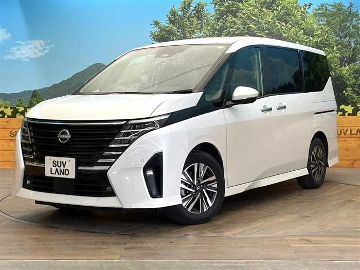 Nissan Serena 2023 — фото 1, купить с доставкой в Москву