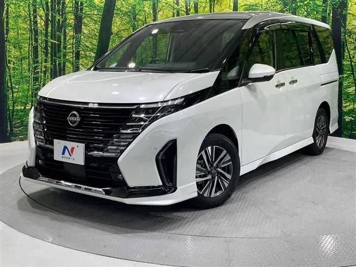 Nissan Serena 2023 — фото 1, купить с доставкой в Москву