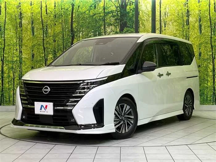 Nissan Serena 2023 — фото 1, купить с доставкой в Москву