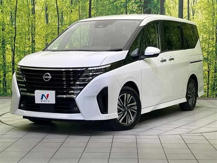Nissan Serena 2023 — фото 1, купить с доставкой в Москву