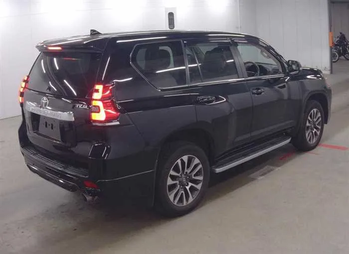 Toyota Land Cruiser Prado TZ-G DIESEL SUNROOF 7-SEATS 2023 — миниатюра 4