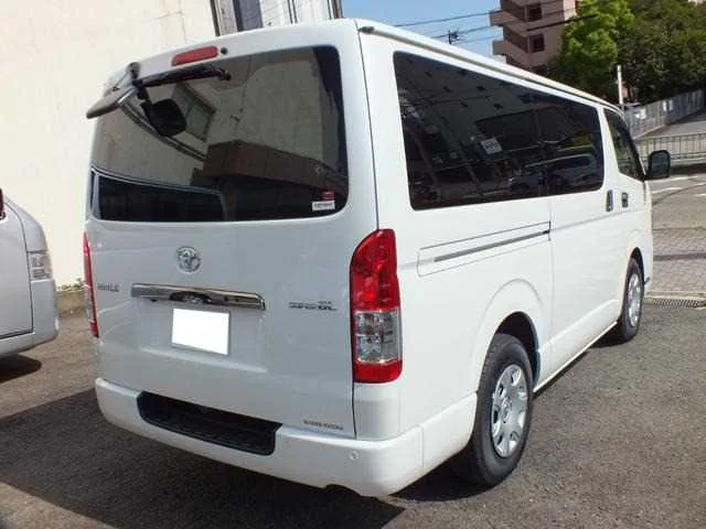 Toyota Hiace Van 2023 — миниатюра 3