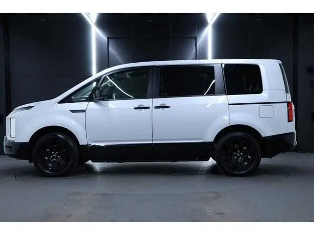 Mitsubishi Delica D:5 2025 — миниатюра 3