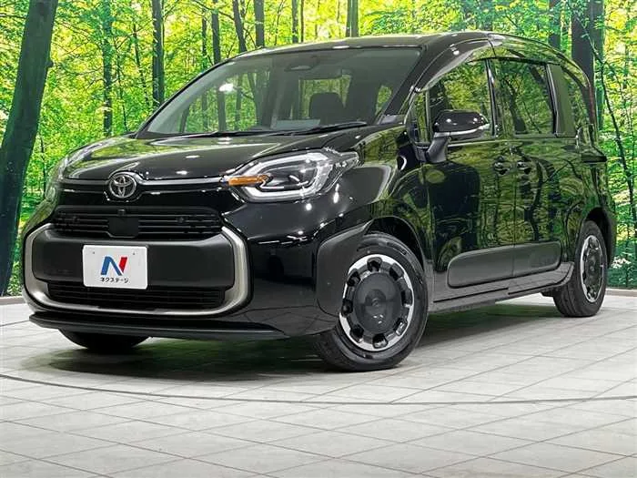 Toyota Sienta 2024 — фото 1, купить с доставкой в Москву