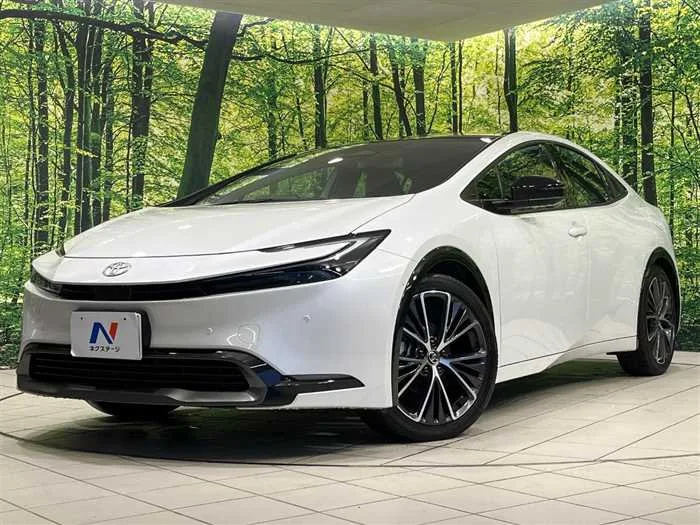 Toyota Prius 2023 — фото 1, купить с доставкой в Москву