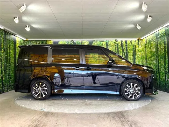 Toyota Voxy 2022 — миниатюра 4